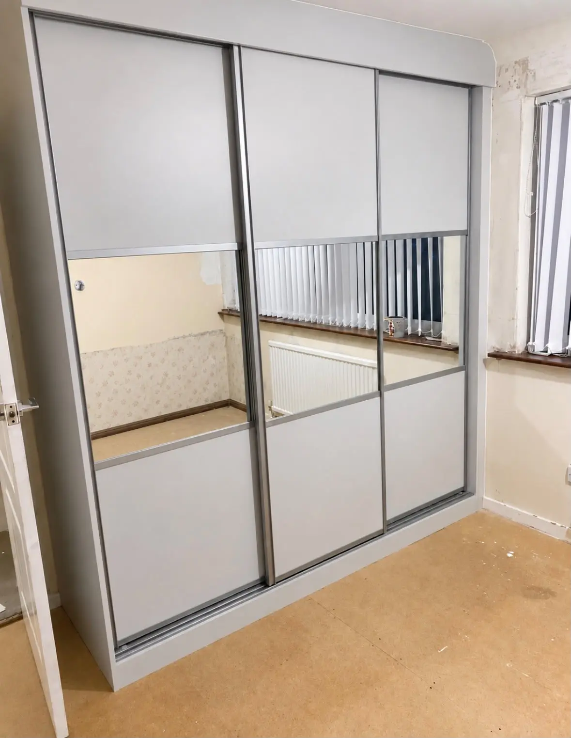 Split sliding wardrobe with mirrored panels