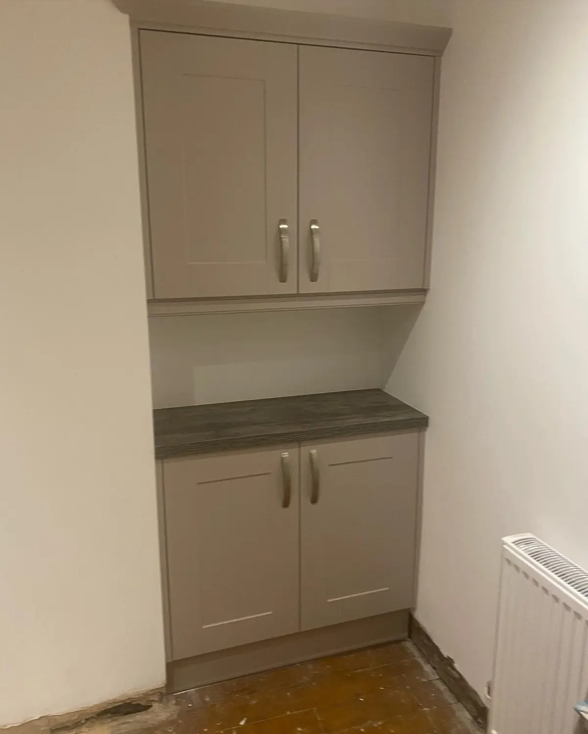 Pebble shaker wall unit and base unit detail