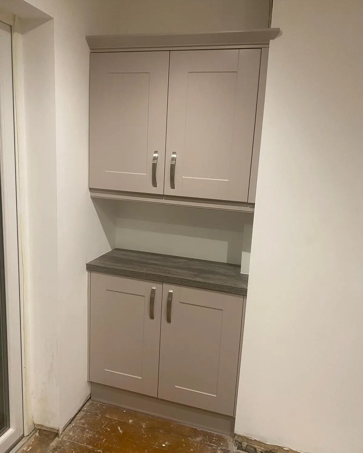 Pebble shaker larder unit